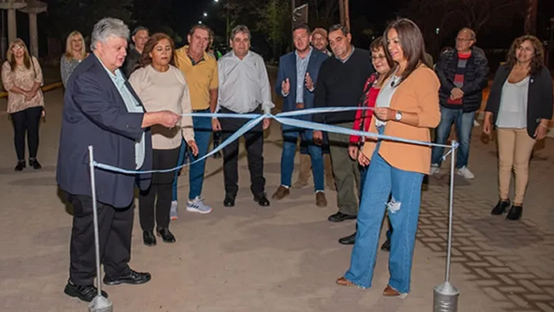 Inauguración  del adoquinado en Cañada de Luque