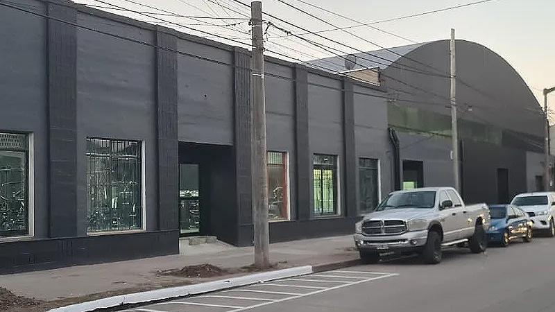 Canchas y gimnasio de Falucho