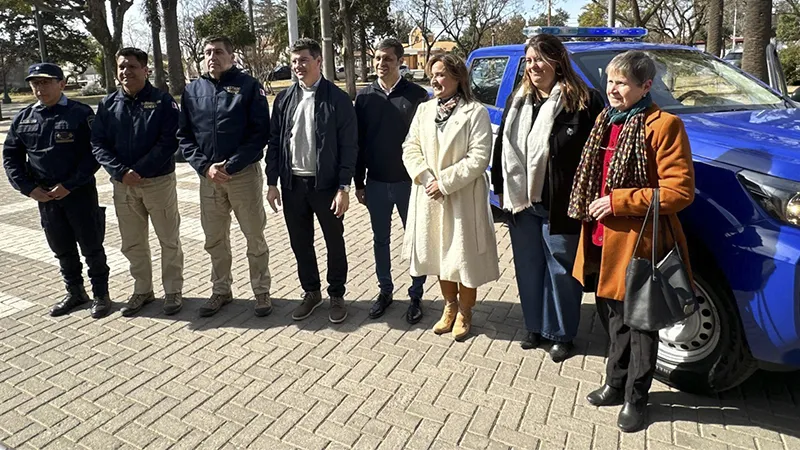 Entrega de móvil policial JM