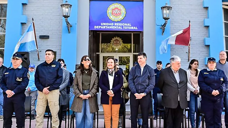 Entrega de móvil en Totoral