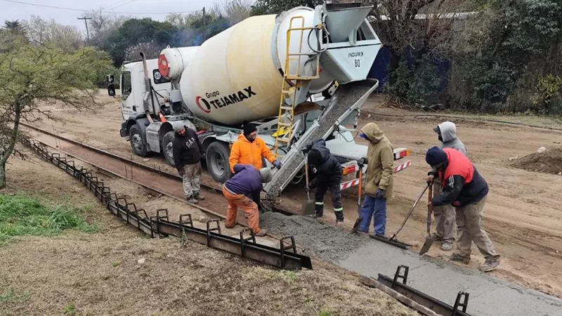 Cordón cuneta en Agua de Oro