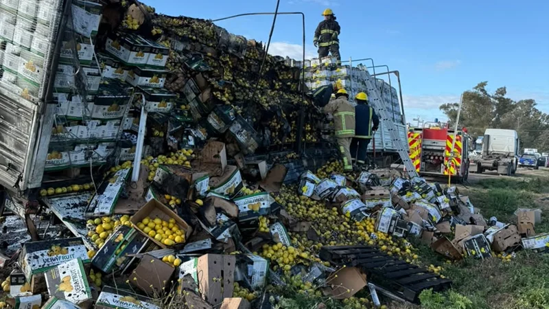 Incendio camión con limones