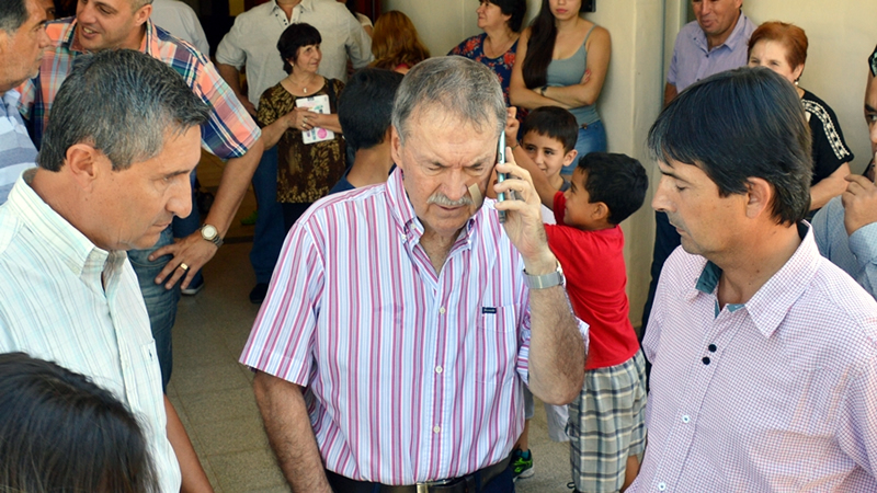 Schiaretti con productores de Atahona
