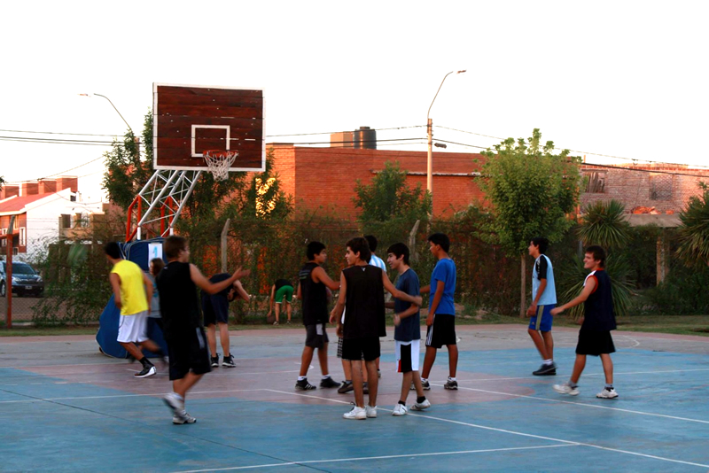 Básquet en el Poli