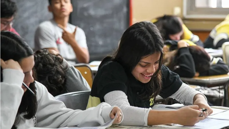 Jóvenes en clases