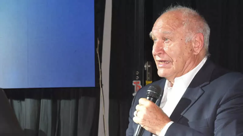 Víctor Tonelli