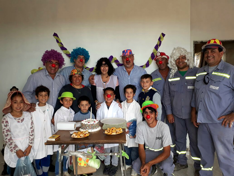 Autoridades en escuela de Mula Muerta