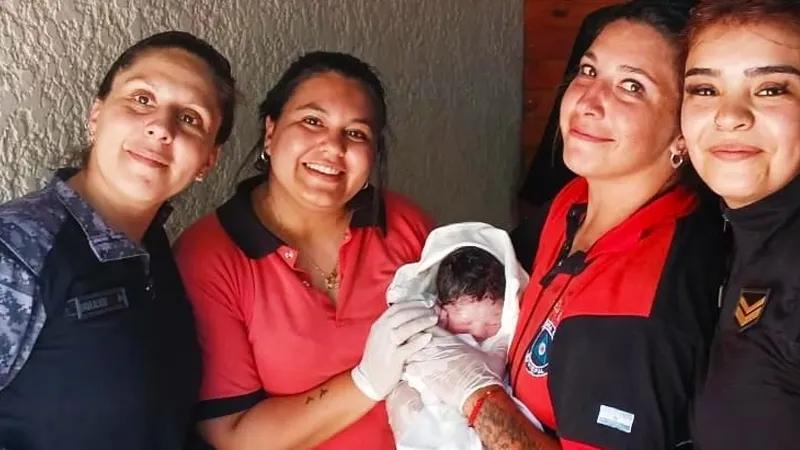 Bebé con Defensa Civil