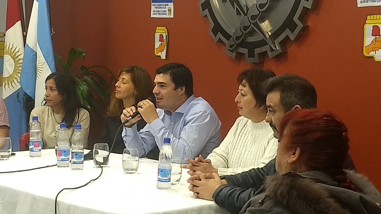 Villareal presentó su equipo