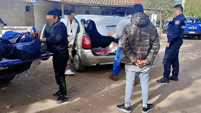 Una niña viajaba en un baúl