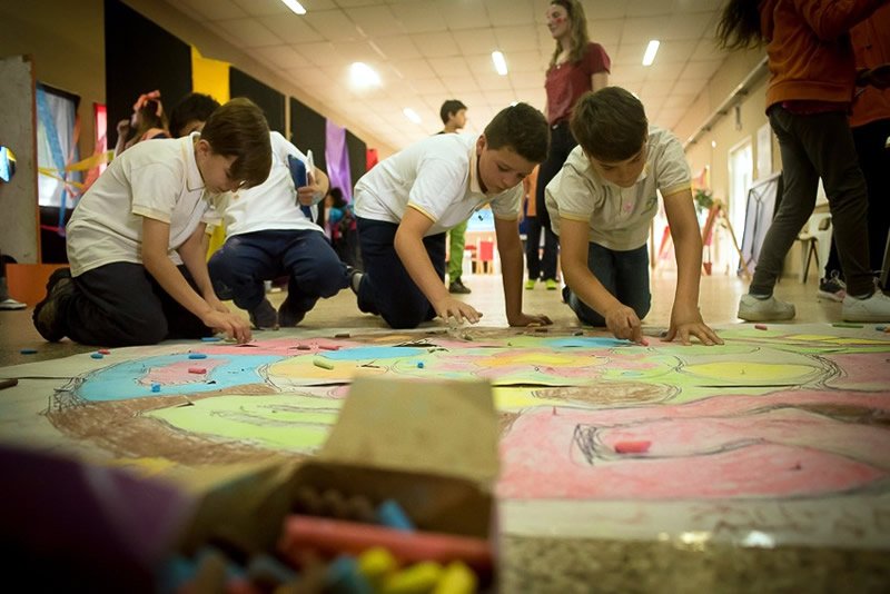 Gabinete de los niños ciudad