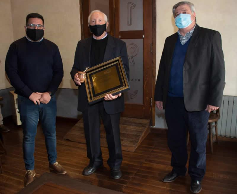 Homaje de Latimori a Cargnelutti
