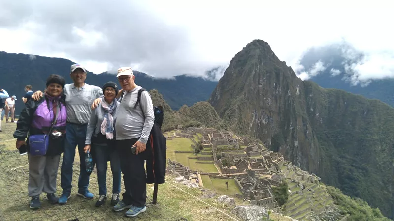 Viajeros en Machu Pichu
