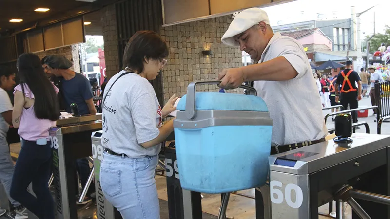 Ingreso de público al festival