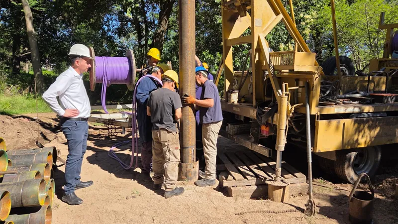 Bomba de agua en Parque Guyón