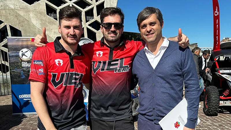 Zárate con hermanos Viel