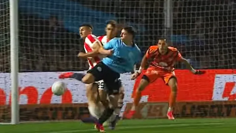 Gol de Lucco a Instituto