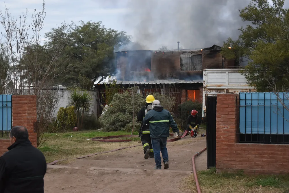 Incendio en Colonia Caroya