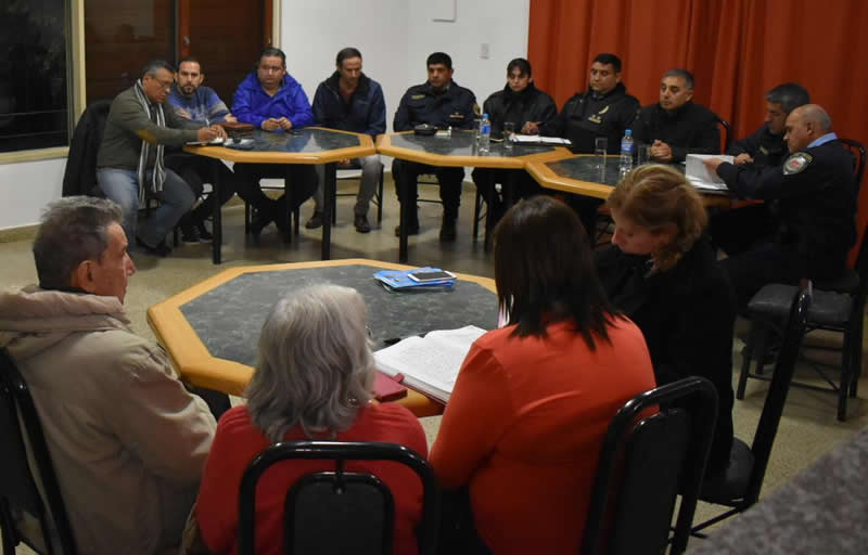 Reunión con la Policía en Tronco Pozo