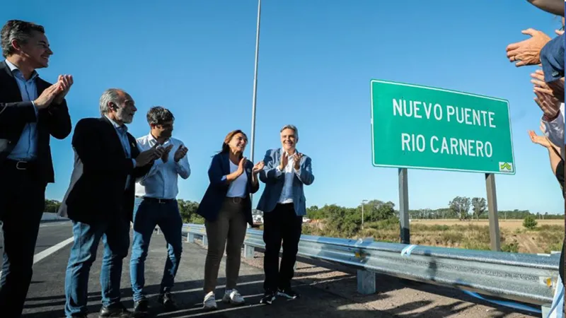 Inauguración puente río Carnero