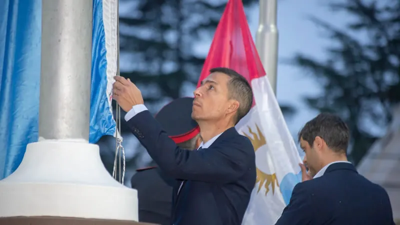 Izamiento de la Bandera 25 de mayo