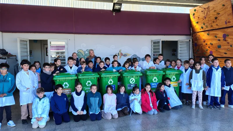 Separación de residuos en Escuela Pringles
