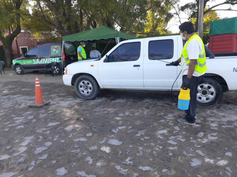 Desinfección de autos en Sarmiento