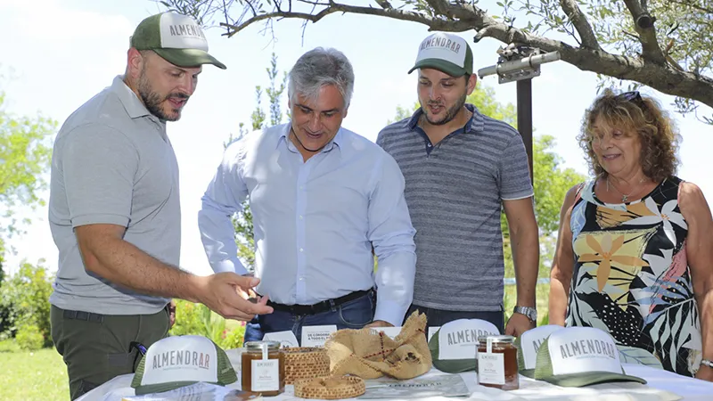 Llaryora en AlmendrAr