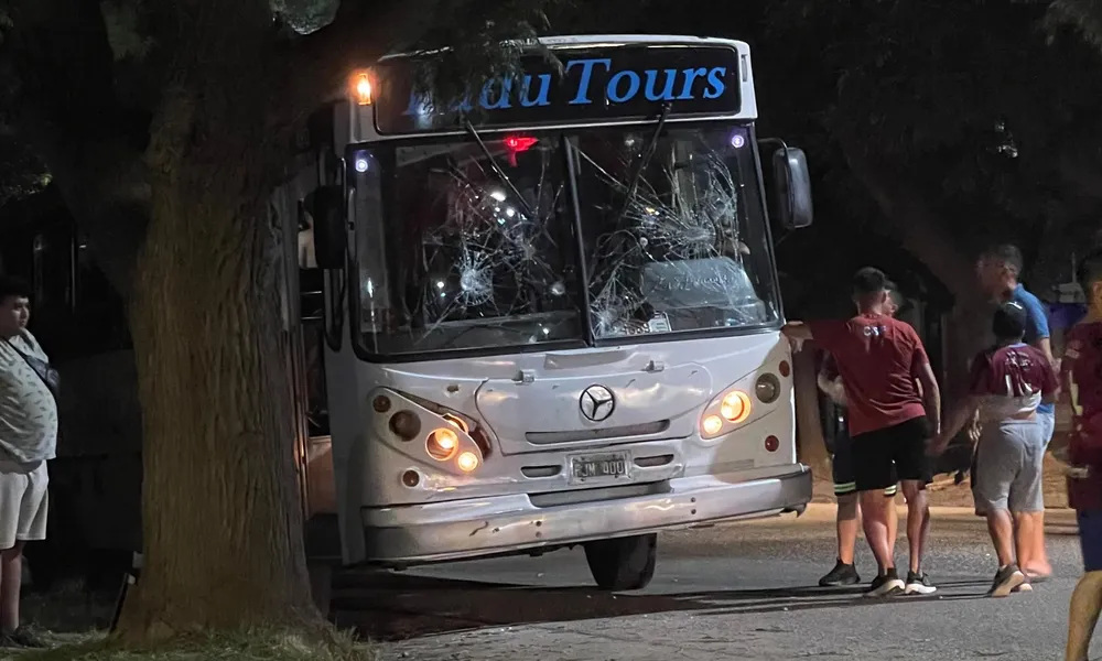 Micro de hinchas de Forchieri