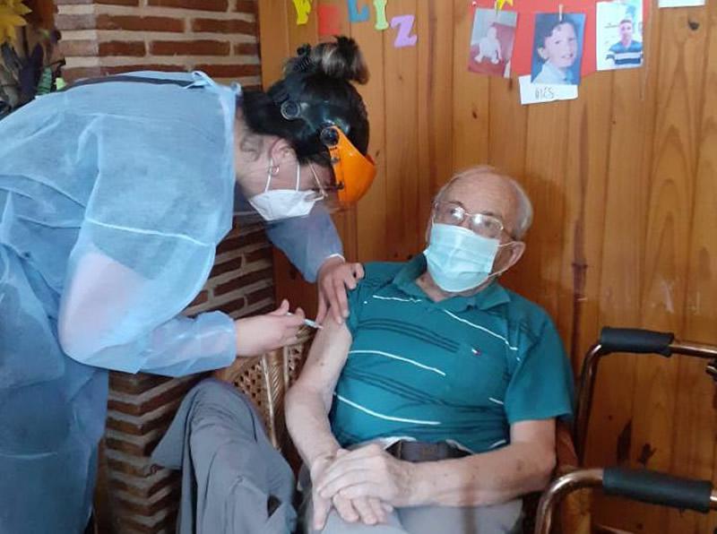 Vacunación COVID en geriátricos CC