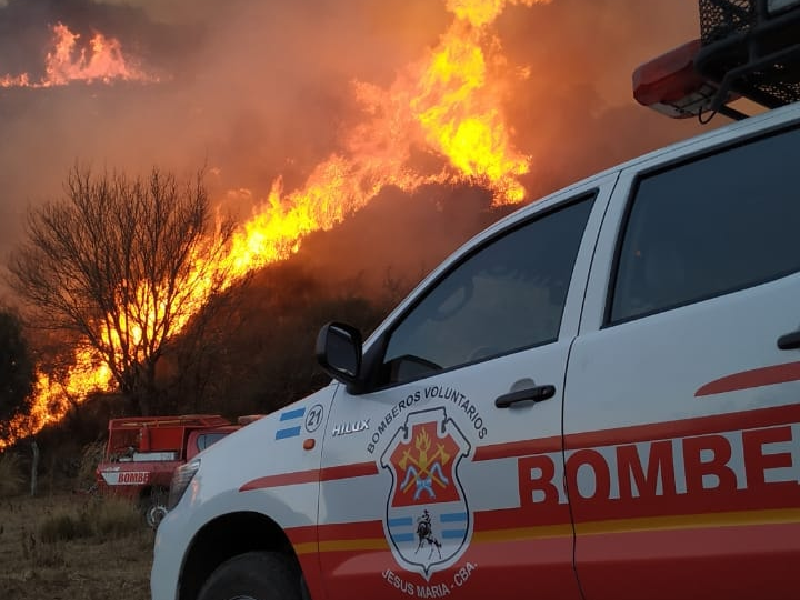 Bomberos en Candonga
