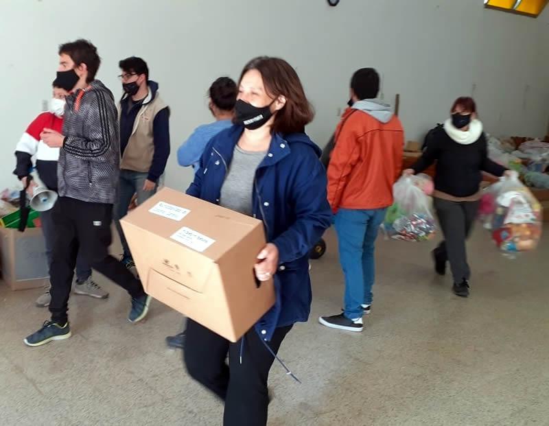 Doná Amor entrega juguetes