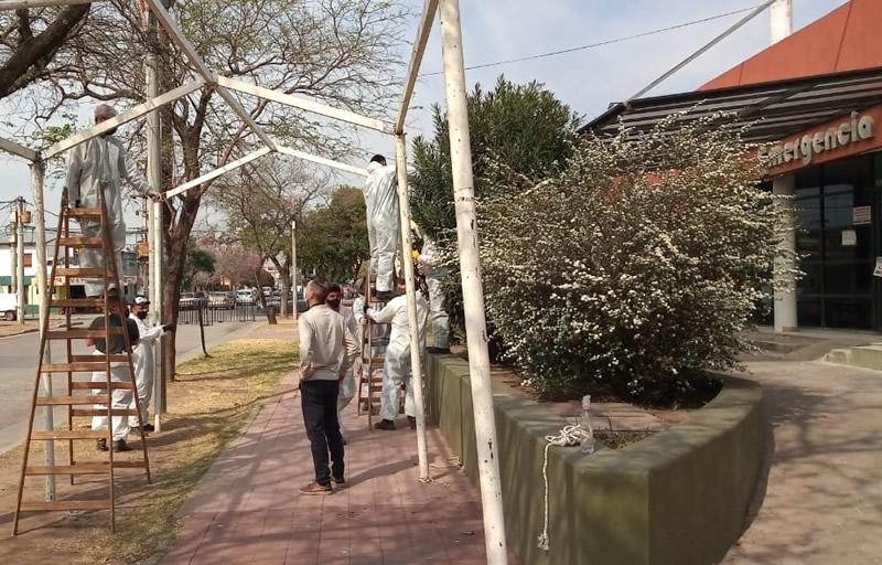 Montaje de carpa en Hospital