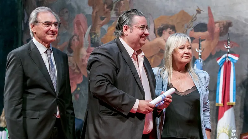 Brandán recibe su diploma