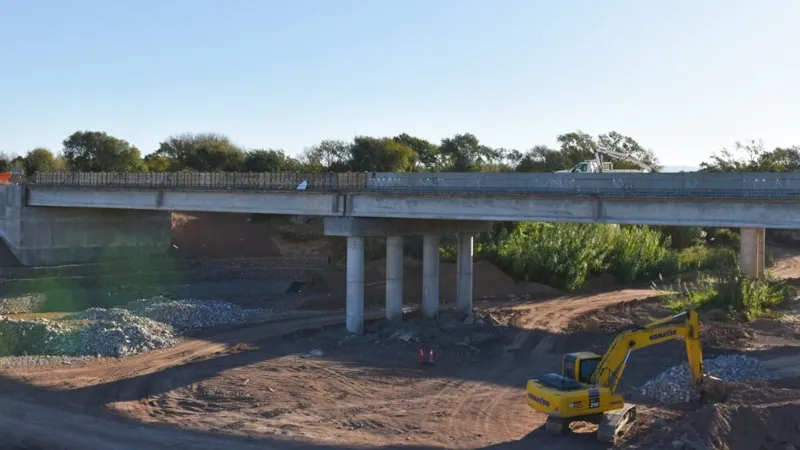 Puente sobre el río Carnero
