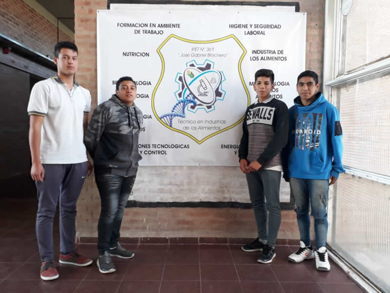 Alumnos del IPET 361 en Feria de Ciencias