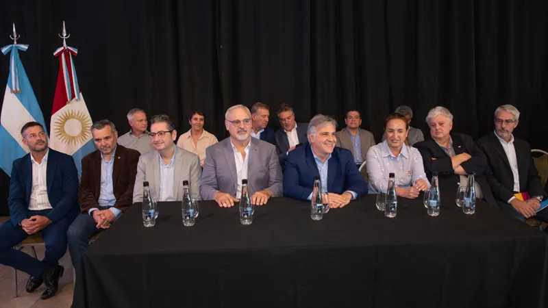 Llaryora en Sinsacate