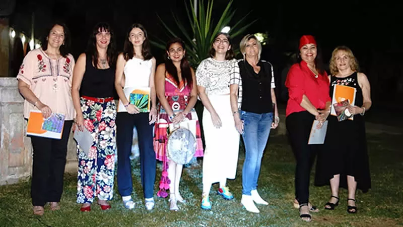 Ocho mujeres artistas