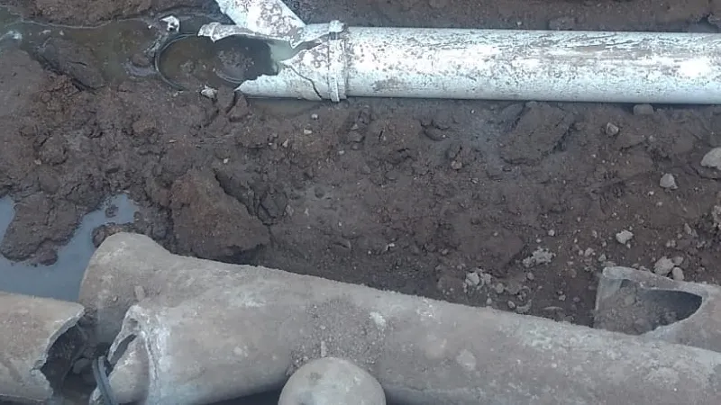 Caños de cloacas rotos