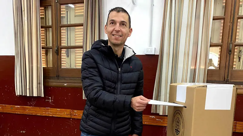 Luis Picat votando